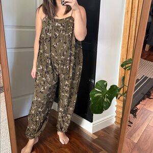 Vesitique Hunter Green Jumpsuit.‎ Size S